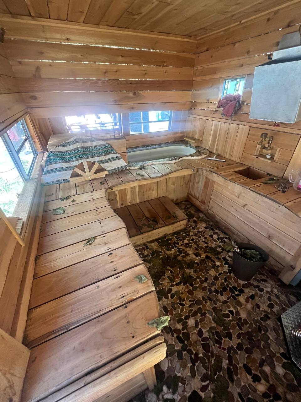 Indoor cold plunge